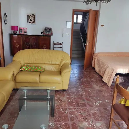 Elyhouse Apartamento Gizzeria
