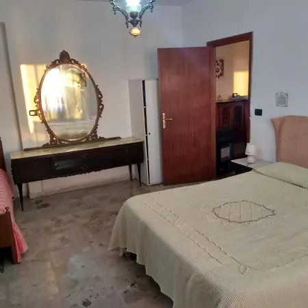 Elyhouse Gizzeria
